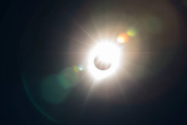 Eine Sonnenfinsternis Mit Hellem Licht Auf Dunklem Hintergrund Perfekt Für — Stockfoto