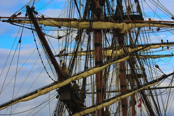 Mastros Velho Navio Com Céu Fundo — Fotografia de Stock