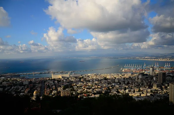 Una Vista Aérea Haifa Israel Bajo Cielo Nublado —  Fotos de Stock