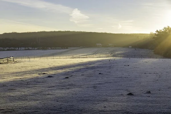 Völgyet Borítja Nap Fénye Télen — Stock Fotó