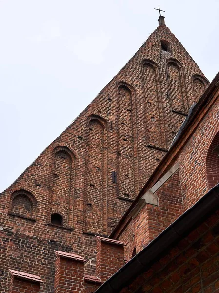 Una Iglesia Ciudad Cracovia Polonia Con Una Fachada Ladrillo Elementos — Foto de Stock