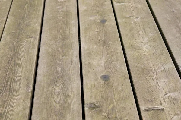 Alto ángulo de tiro de un suelo de madera con azulejos dispuestos verticalmente — Foto de Stock