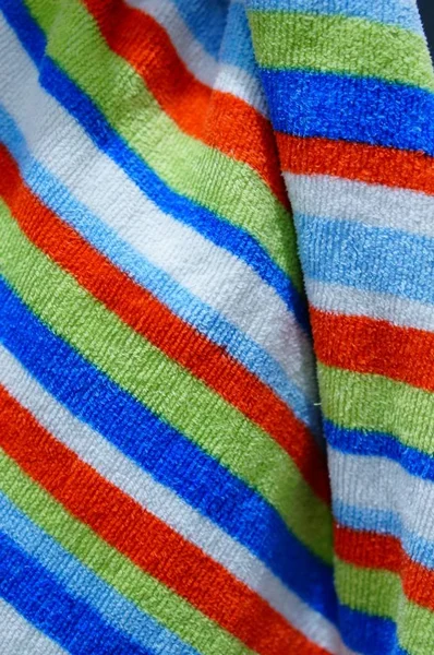 彩色条纹手巾的垂直特写镜头 — 图库照片