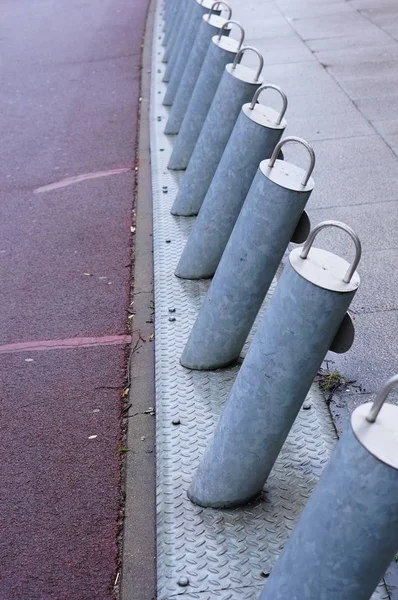 Vertical High Angle Closeup Shot Columns Sidewalk Used Parking Bicycles — 스톡 사진