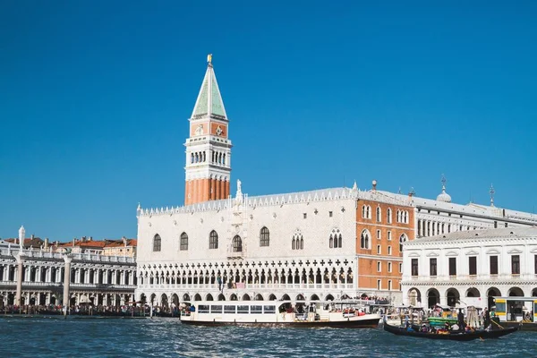 Talya Daki Piazza San Marco Binasının Güzel Bir Görüntüsü — Stok fotoğraf