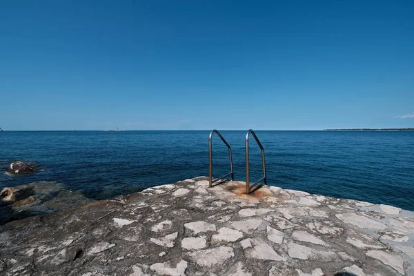 Hırvatistan Rovinj Yaz Mevsimi Turistik Istria Deniz Kıyısında — Stok fotoğraf