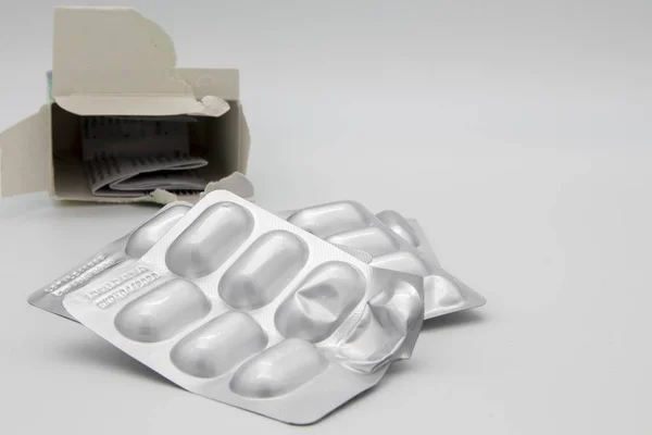 Blisterpackungen mit Tabletten / Pillen. Verschreibungspflichtige Medikamente in Blisterverpackungen — Stockfoto