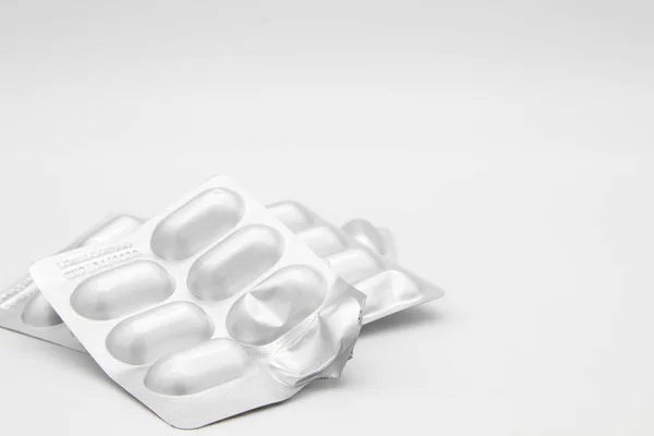 Capsules/pills/tablets isolated against a white background — 스톡 사진