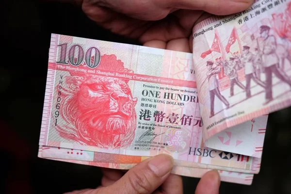 Primo Piano Una Persona Che Tiene Dollari Hong Kong Davanti — Foto Stock