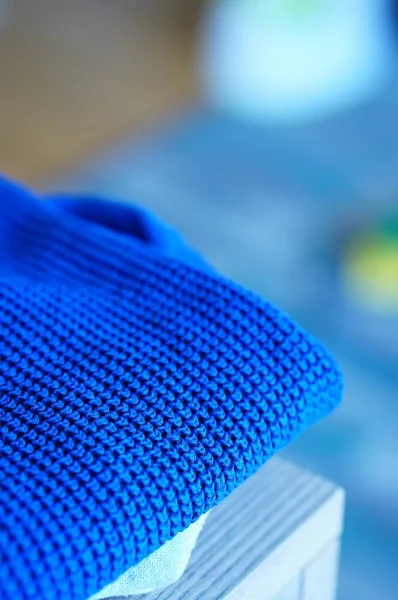 Primer Plano Vertical Textil Azul Esponjoso Con Fondo Borroso —  Fotos de Stock