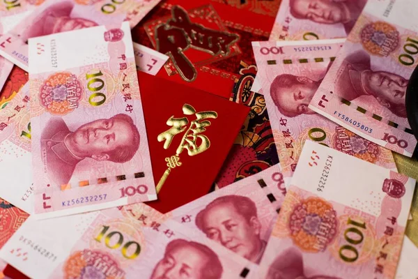 Primer Plano 100 Yuan Chino Cny Billetes Sobre Rojo Tradicional — Foto de Stock