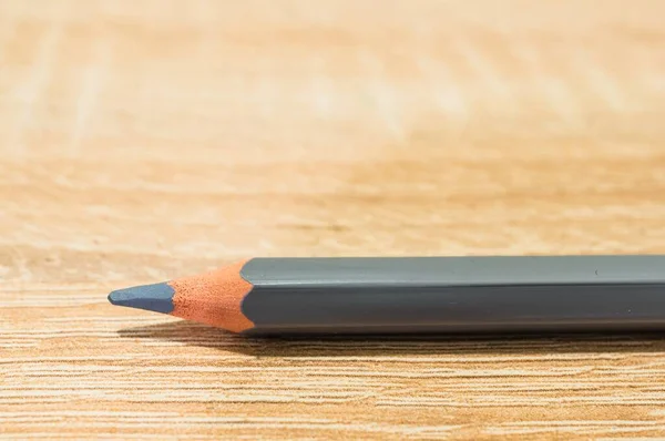 Nahaufnahme Eines Grauen Bleistifts Auf Einer Holzoberfläche — Stockfoto