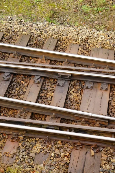 Nagylátószögű Közelkép Vonat Fából Készült Síneiről — Stock Fotó