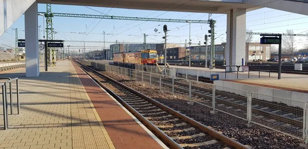 Estación de tren en Szélekesfehérvár, Hungría — Foto de Stock