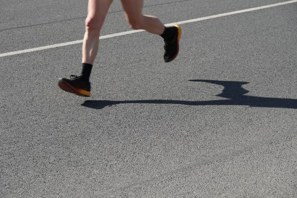 Una Persona Corriendo Por Calle Día Soleado — Foto de Stock