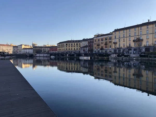 Krajobraz ujęcie vista darsena w okręgu Navigli Mediolanu Włochy — Zdjęcie stockowe