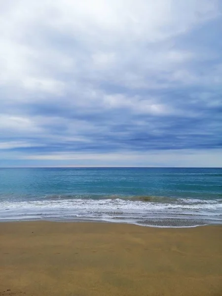Pionowe Ujęcie Doskonałej Scenerii Tropikalnej Plaży Kurorcie San Sebastian Hiszpania — Zdjęcie stockowe