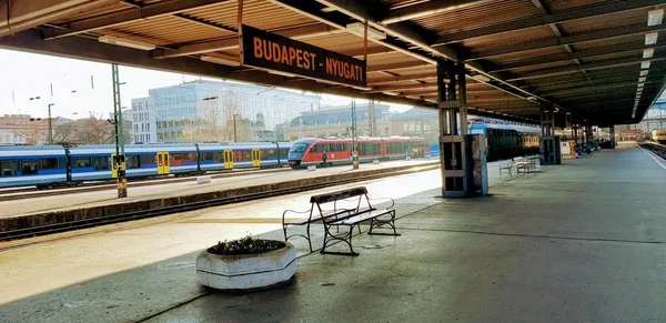 Järnvägsstation i Budapest, Ungern - Nyugati järnvägsstation — Stockfoto