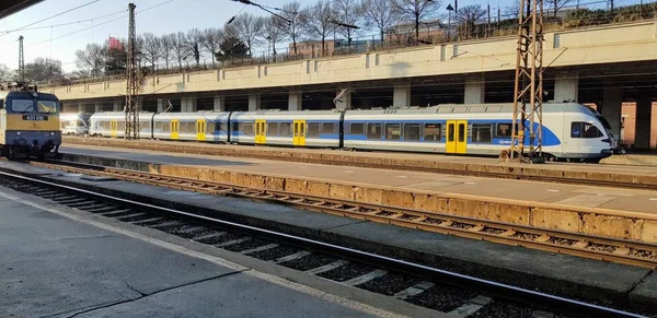 Estación de tren en Budapest, Hungría Estación de tren Nyugati — Foto de Stock