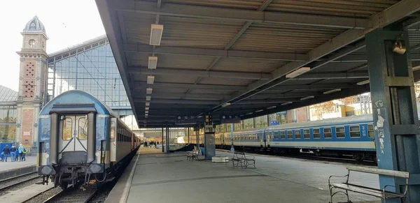 बुडापेस्ट, हंगरी में ट्रेन स्टेशन - Nyugati रेलवे स्टेशन — स्टॉक फ़ोटो, इमेज