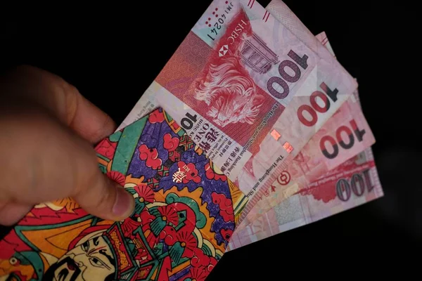 Closeup shot of Hong Kong dollars in Chinese traditional envelops for Chinese New Year — Stock Photo, Image