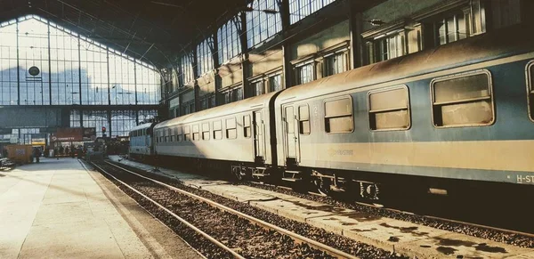 Train station in Budapest, Hungary - Nyugati railway station — Stock Photo, Image