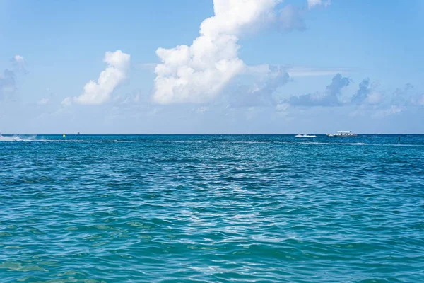 Fascinante Paisaje Tranquilas Olas Oceánicas Moviéndose Hacia Orilla — Foto de Stock