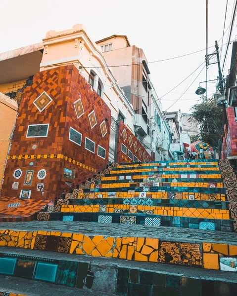 Captura de ángulo bajo de la Escadaria Selarón de Río . — Foto de Stock