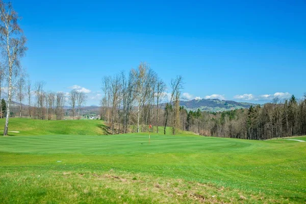 Vysokoúhlý Snímek Golfového Hřiště Otoci Slovinsku Slunečného Letního Dne — Stock fotografie