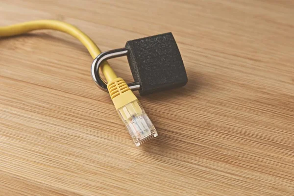 Closeup Shot Lock Yellow Lan Cable Wooden Surface — 스톡 사진