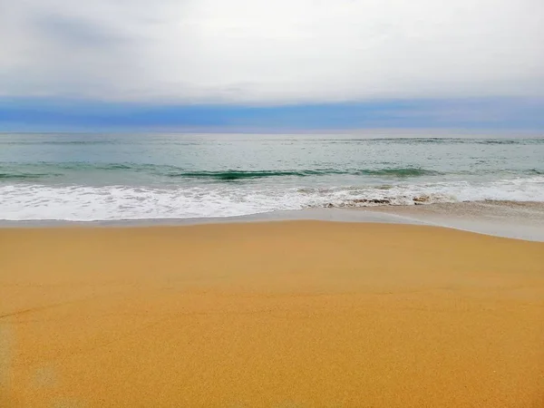 Ett Fascinerande Landskap Havsvågor Som Rör Sig Mot Stranden San — Stockfoto