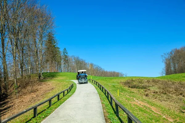 Camión Golf Caballo Través Del Camino Campo Golf Otocec Eslovenia —  Fotos de Stock