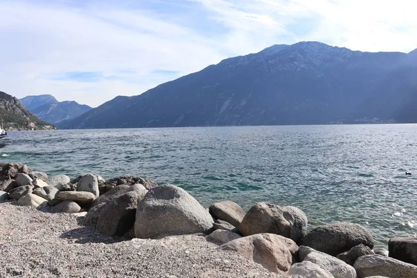 Φωτογραφία τοπίου της λίμνης Parco dell 'Alto Garda Bresciano Limone Ιταλία — Φωτογραφία Αρχείου