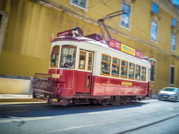 Lisbon Portogallo Apr 2017 Tram Rosso Vintage Nel Centro Della — Foto Stock