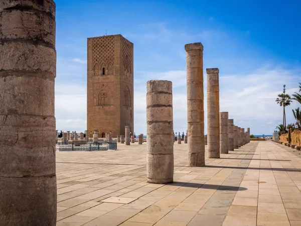 Hermosas vistas del famoso Tour Hassan en Rabat, Marruecos. — Foto de Stock