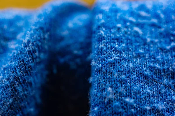 Крупним планом знімок синьої ковдри з розмитим тлом — стокове фото