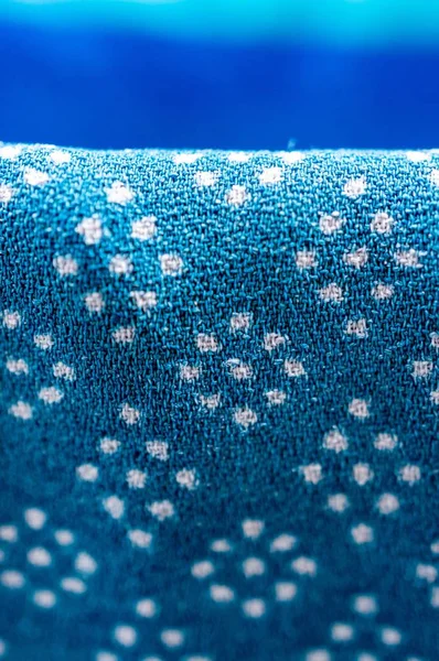 Vertikal närbild bild av textil av en blå handduk — Stockfoto