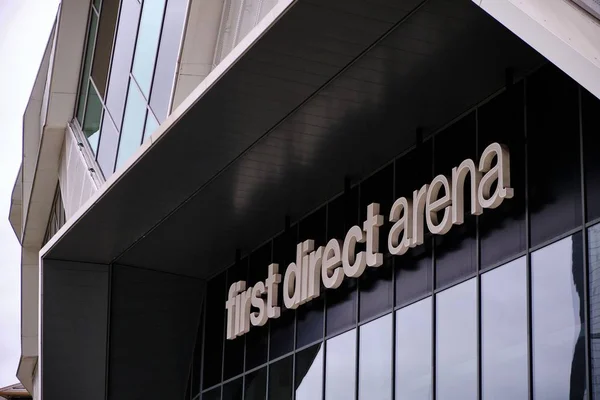 Primo piano orizzontale del cartello d'ingresso della First Direct Arena — Foto Stock