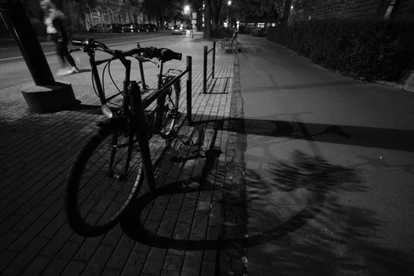 Самотньо вночі в найближчій угорській — стокове фото