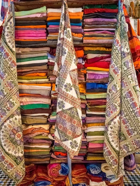 Traditional Colorful Moroccan scarves and shawls, Morocco is also known as shesh (touareg turban). — Stock Photo, Image