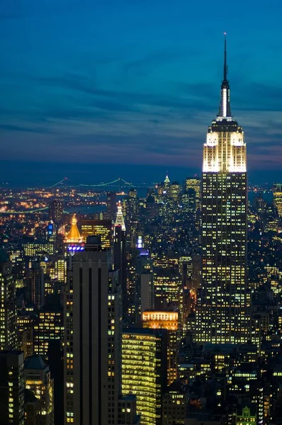 Manhattan Daki Empire State Binasının Dikey Görüntüsü Arka Planda Güzel — Stok fotoğraf