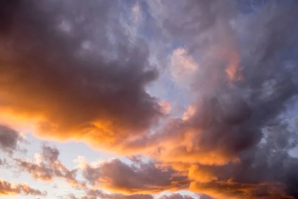 Low angle shot of a cloudy white sky with scenery of sunrise — Stock Photo, Image