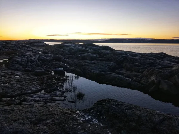 노르웨이, 오스 트레할 센의해 변을 가로지르는 낭만적 인 일몰 광경 — 스톡 사진