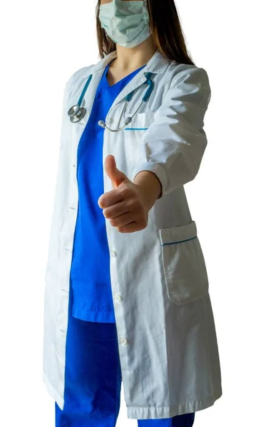 Жінка-лікар у блакитній медичній формі, що показує жест великого пальця ізольований на білому тлі — стокове фото
