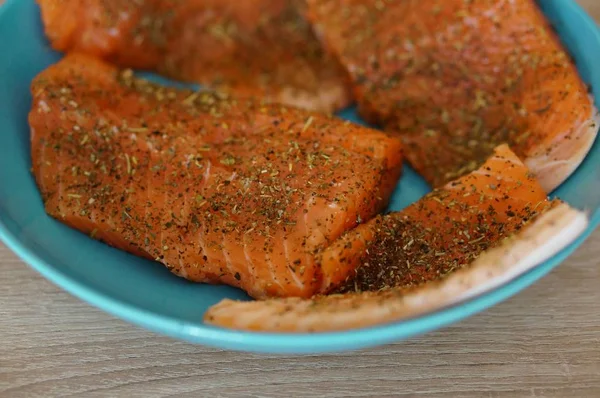 High Angle Closeup Shot Pieces Raw Salmon Species Blue Bowl — ストック写真