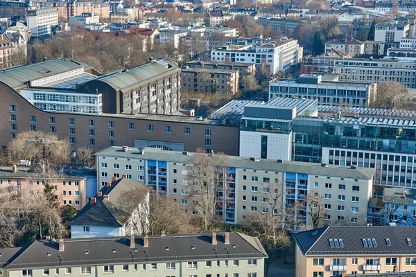 Een Prachtig Shot Van Stad Vol Gebouwen Bomen Tijdens Een — Stockfoto