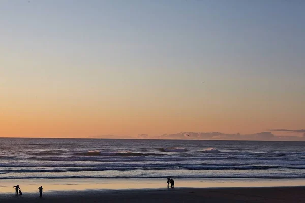 Cenário do hipnotizante Oceano Pacífico em Cannon Beach, Oregon, EUA — Fotografia de Stock