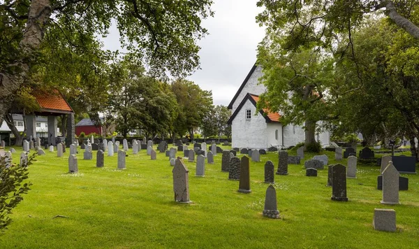 Cmentarz w stoczni w Norwegii w ciągu dnia — Zdjęcie stockowe