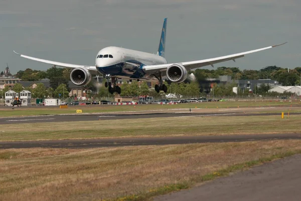 Boeing 787-9 Dreamliner, N789EX; Farnborough International Airshow, 14 de julho de 2014 — Fotografia de Stock