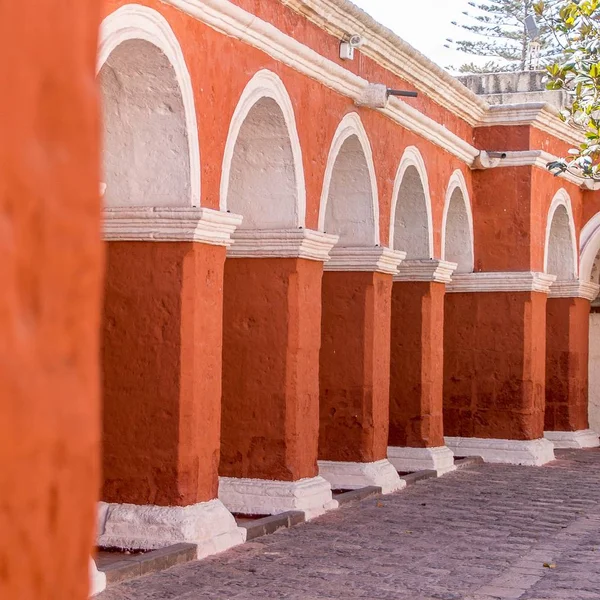 Las Columnas Color Rojo Edificio Histórico Piedra — Foto de Stock